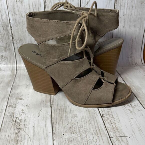 Qupid Women’s Suede Peep Toe Gilly Tie Block Heel - Picture 6 of 7